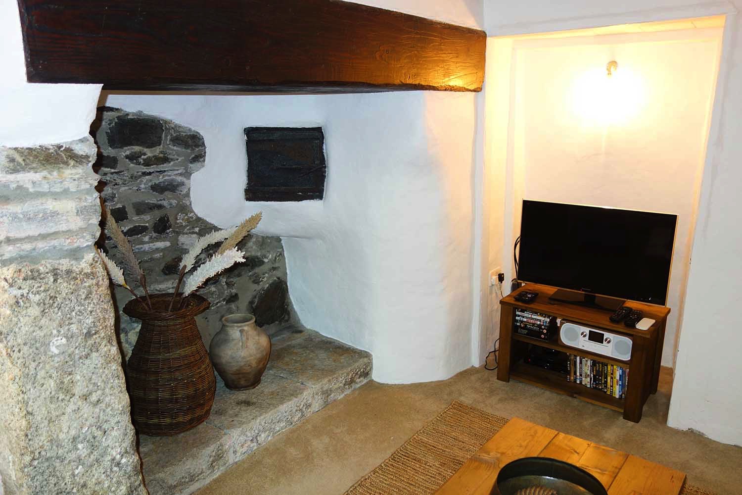 Cottage Sofa and fireplace